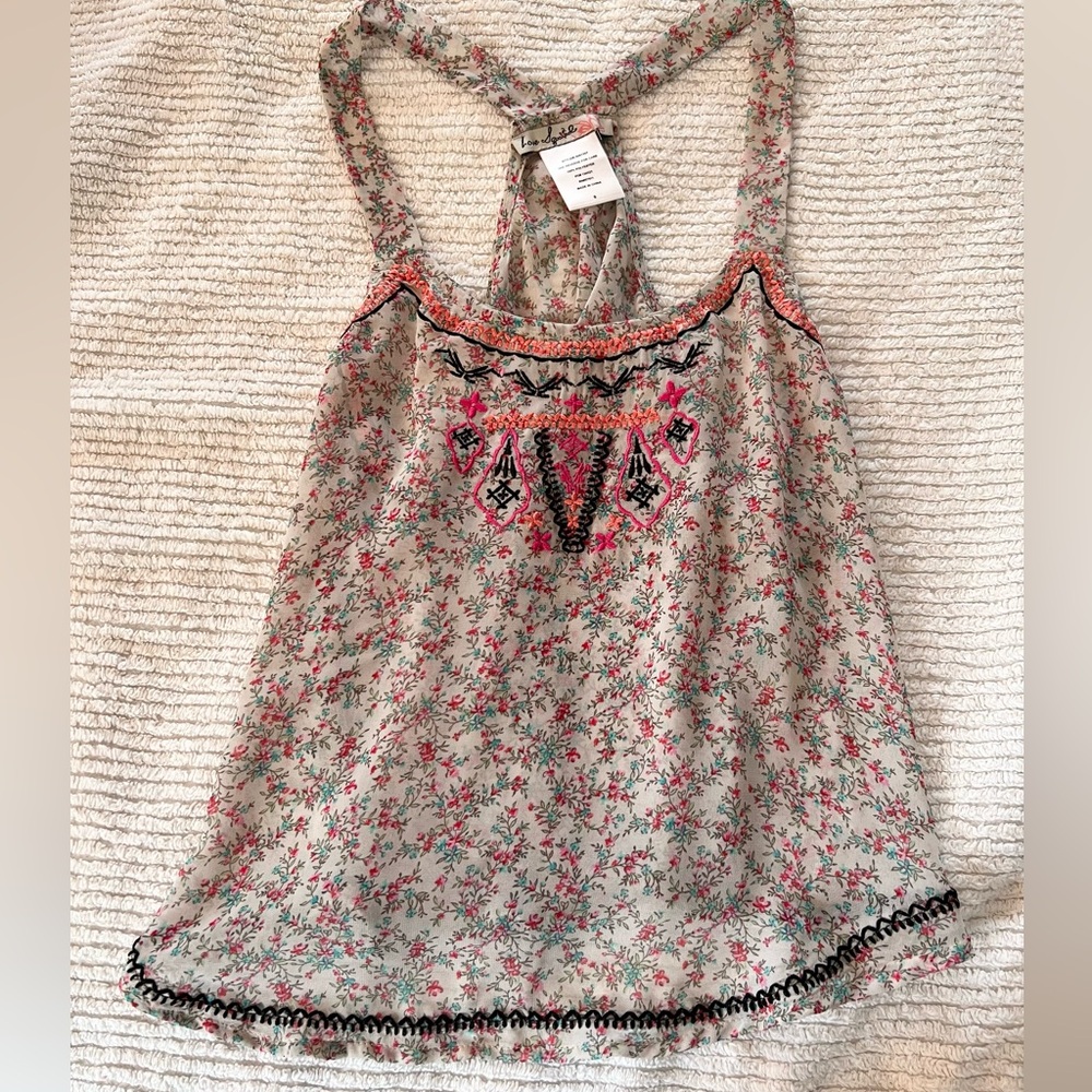 Silky thin tank top with floral pattern and embroidery